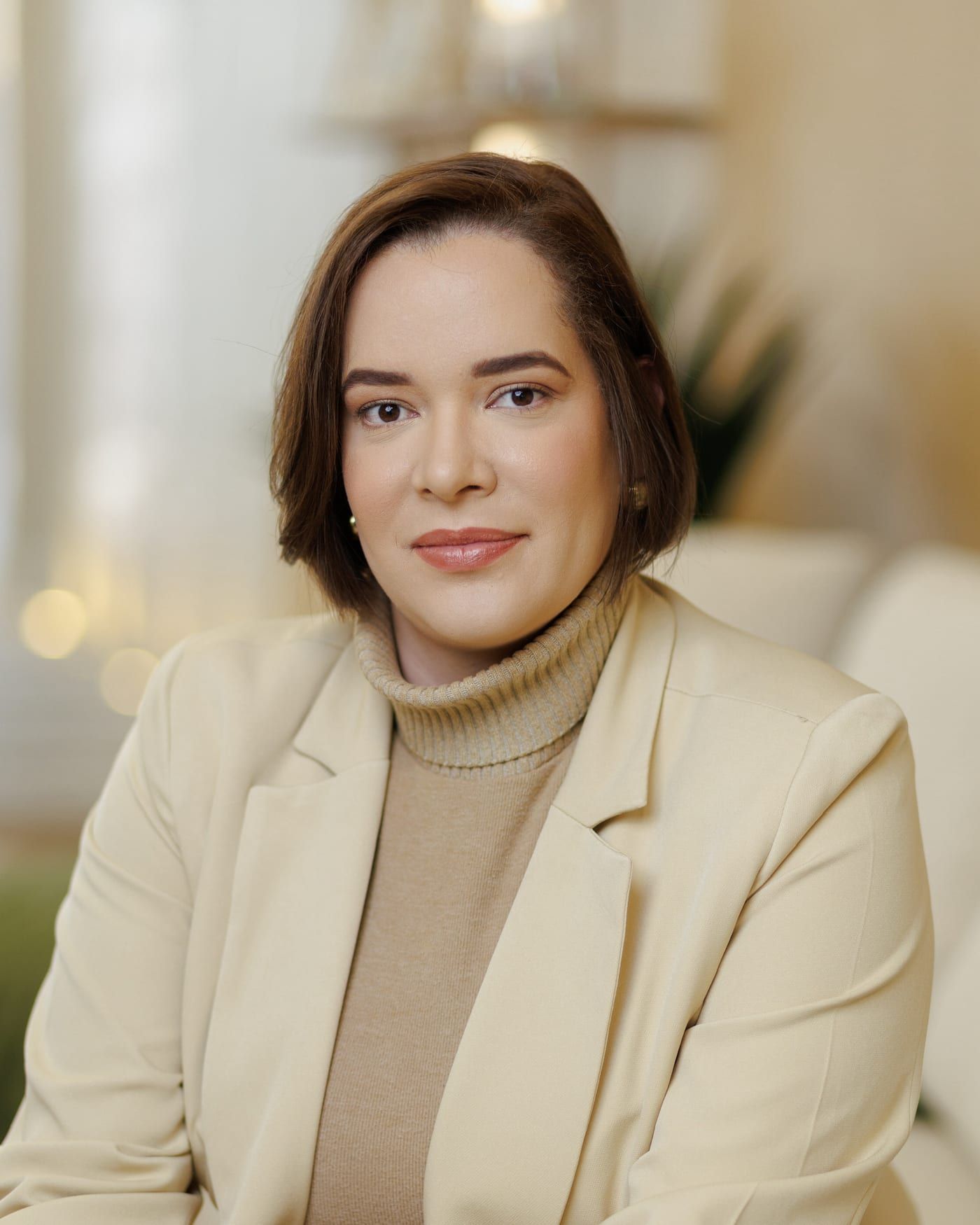 Dra. Paula Pessôa, cirurgiã plástica em Recife, especialista em contorno corporal e resultados naturais.